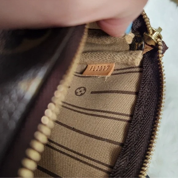 EUC LOUIS VUITTON Monogram Complice Trunks and Bags Mini Pochette